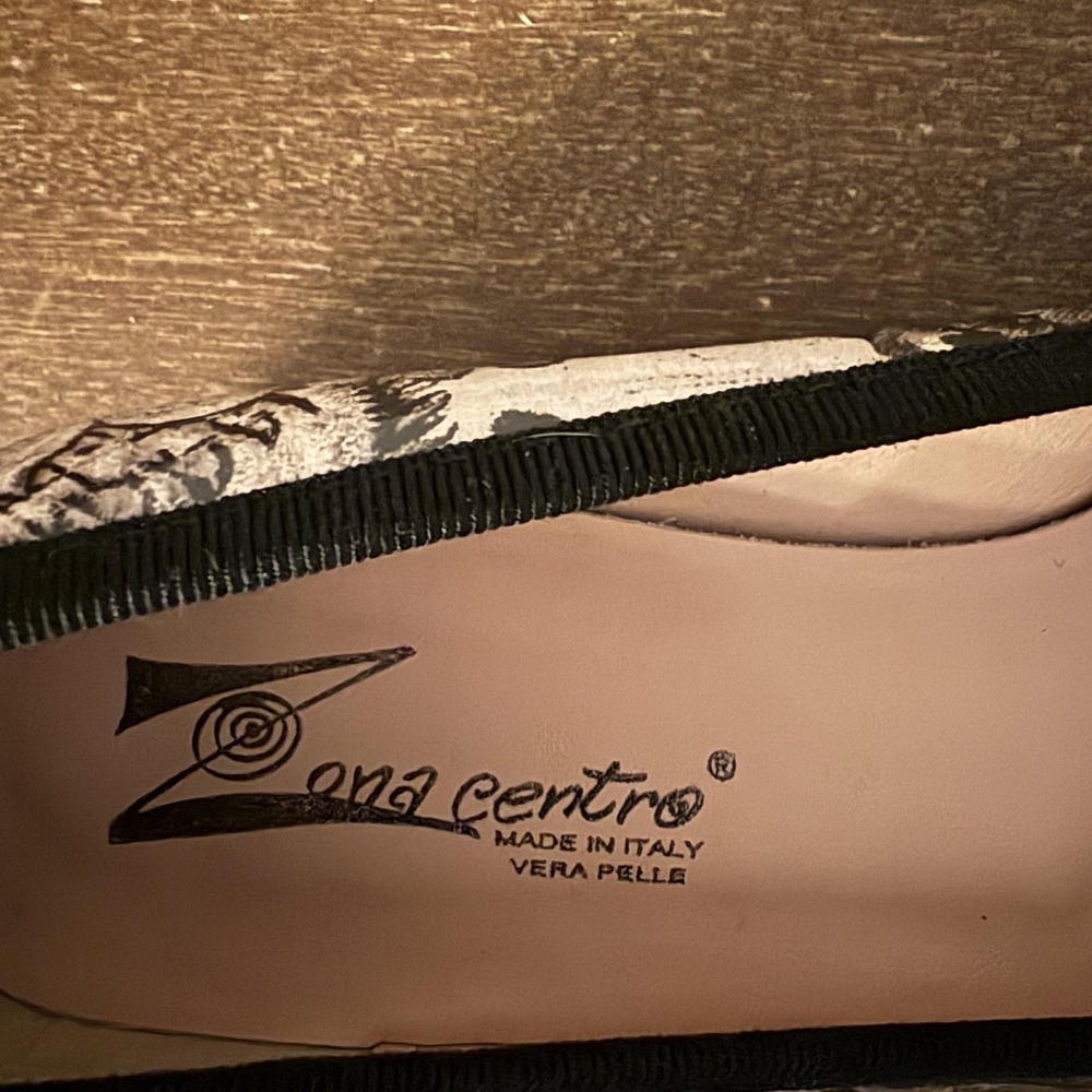 Floral Ballet Flats in Black & White - Women - Picture 9 of 9